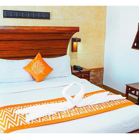 Hotel Mart View Kochi Buitenkant foto